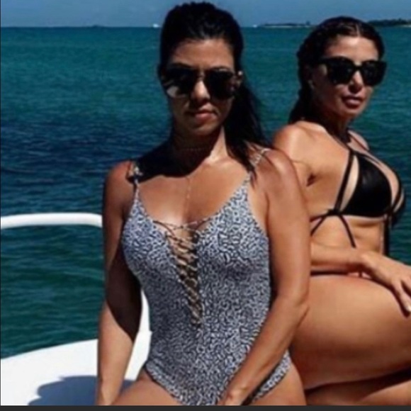 One Piece NWOT - Picture 2 of 7